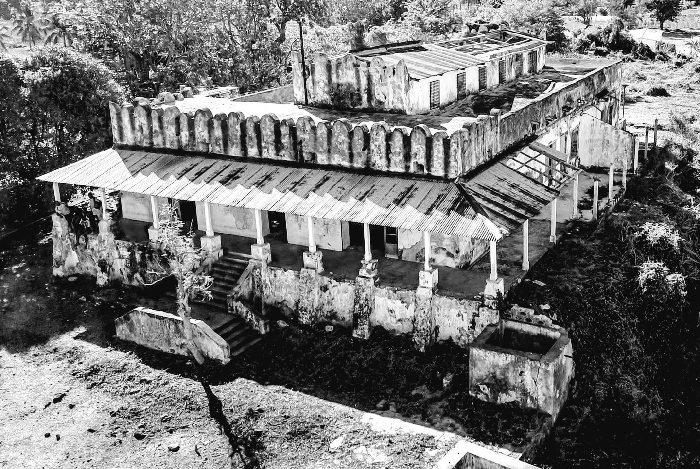 Le palais Ɗarini, aujourd’hui en ruines, situé à Ɓamɓao Mtsanga, où fut signé le traité du 10 octobre 1882 ©️ ONTC