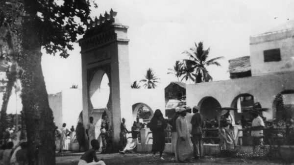 Le marché de Mroni, en 1955 ©️ Pierre Coudert/ECPAD