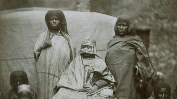 Sultane Djumɓe Fatima binti Abduramane, une photographie de Désiré Charnay en octobre 1863