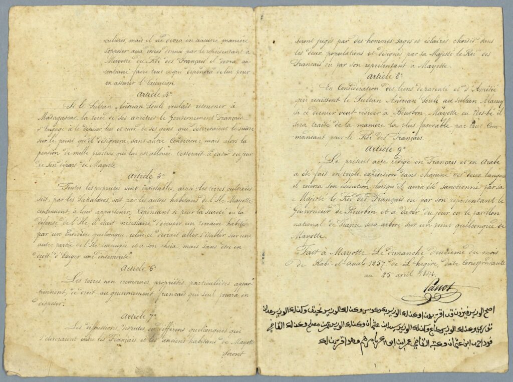 Un exemplaire de la version française du Traité du 25 avril 1841, traduite par Vincent Noël, avec l’ajout post-édition des signatures comoriennes figurant dans la version arabe. (2)
