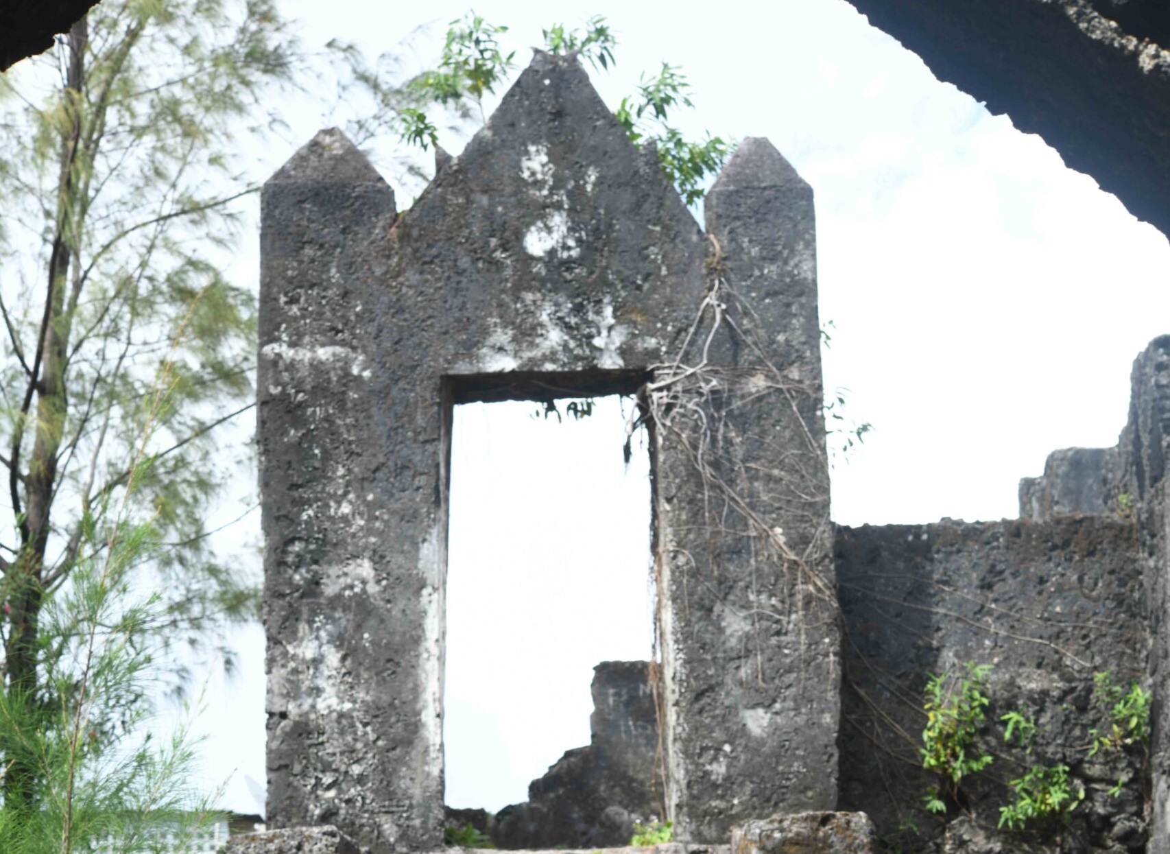 Une des portes du palais Kapviridjewe, à Ikoni © CNDRS